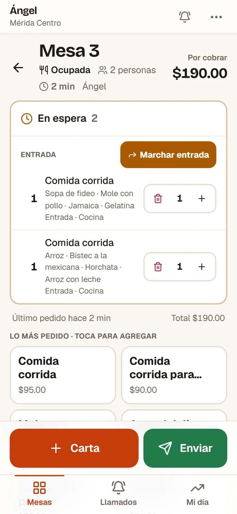Orden de una mesa con dos comidas corridas en el celular de la mesera