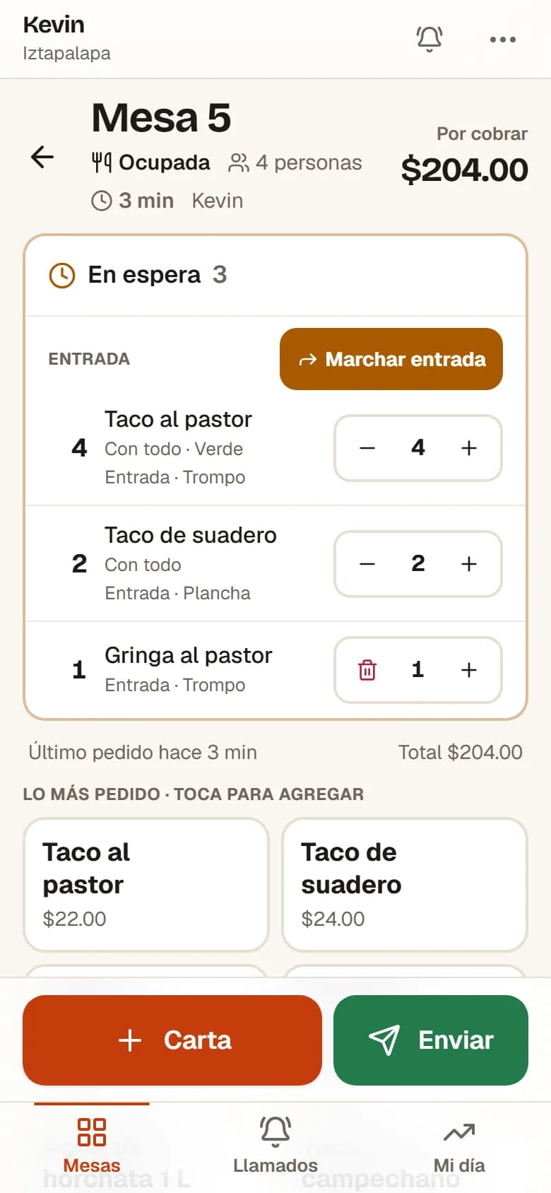 Orden de tacos en el celular del mesero